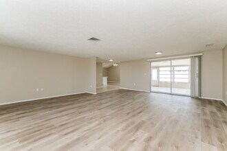 7043 Fireside Dr in Port Richey, FL - Building Photo - Building Photo