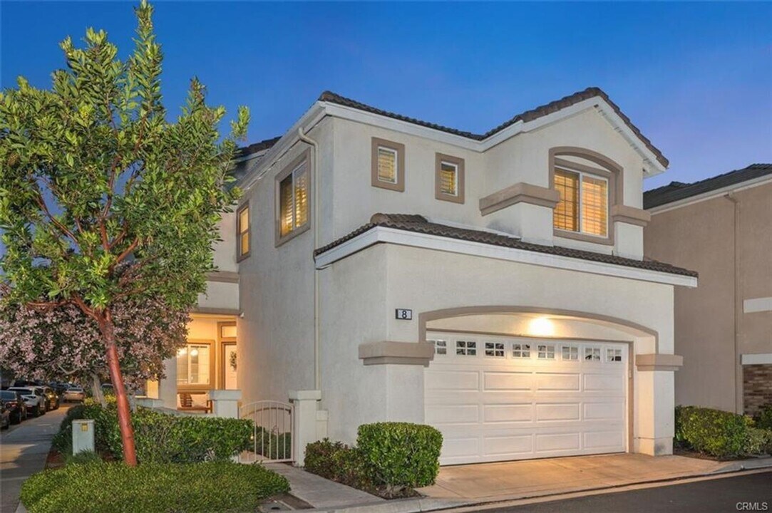 8 Quebec in Aliso Viejo, CA - Building Photo