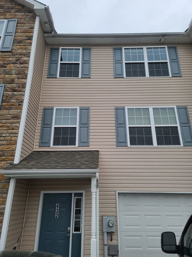 property at 432 Viewpoint Way