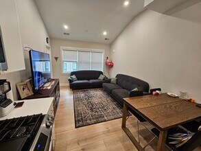 9 Everett Sq, Unit 6 in Boston, MA - Building Photo - Building Photo