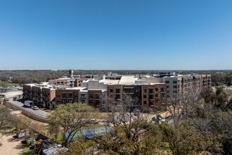 Eastpoint Apartments in Austin, TX - Foto de edificio - Building Photo