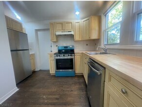298 Farrant Terrace in Teaneck, NJ - Building Photo - Building Photo