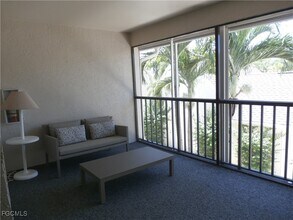 16301 Kelly Woods Dr in Ft. Myers, FL - Building Photo - Building Photo