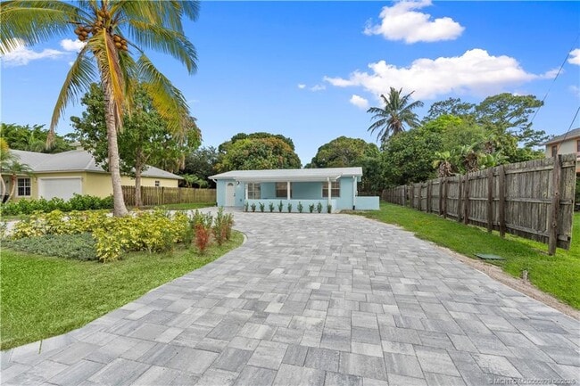 5788 SE Wesley Ave in Stuart, FL - Building Photo - Building Photo
