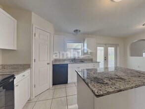 12808 Lake Vista Dr in Gibsonton, FL - Building Photo - Building Photo