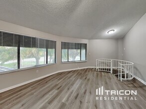 903 Hagle Park Rd in Bradenton, FL - Foto de edificio - Building Photo