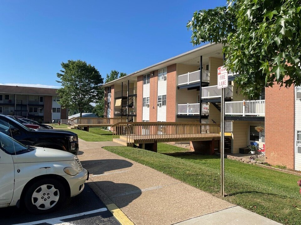 Riverbend Apartments in Clarksburg, WV - Building Photo