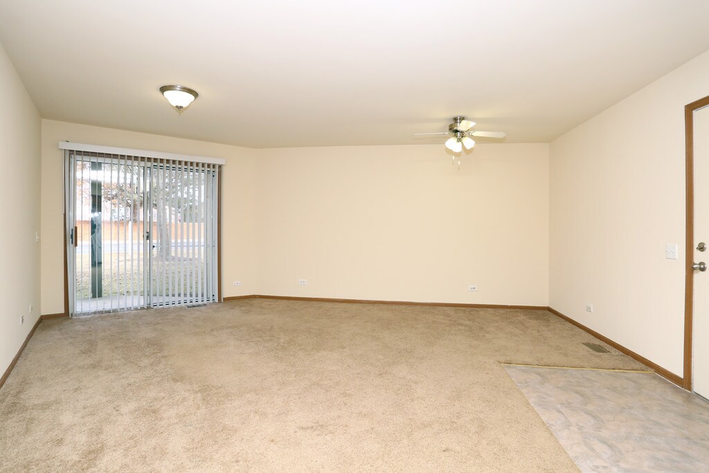 Fox Pointe Apartments in Aurora, IL