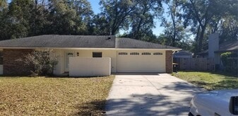 594 Heather Ln in Orange City, FL - Building Photo