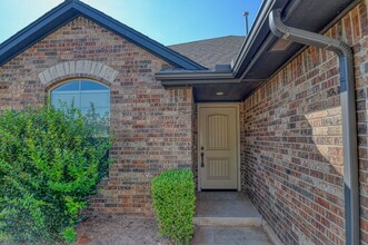 11108 SW 38th Cir in Mustang, OK - Building Photo - Building Photo