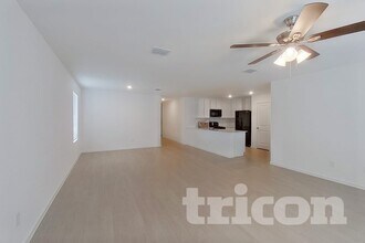 10737 Dusty Rnch Rd in Fort Worth, TX - Building Photo - Building Photo