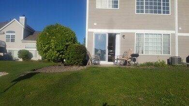 9030 W Heathwood Cir in Niles, IL - Building Photo - Building Photo