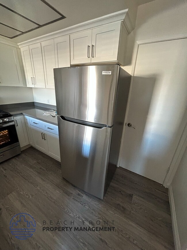 12617 Eucalyptus Ave in Hawthorne, CA - Foto de edificio - Building Photo