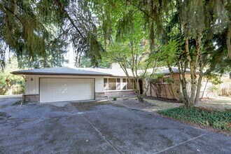 4256 90th Ave SE in Mercer Island, WA - Building Photo - Building Photo
