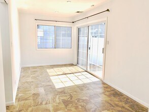 17418 Califa St in Encino, CA - Foto de edificio - Building Photo