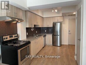 275-F275 Larch St in Waterloo, ON - Building Photo - Building Photo