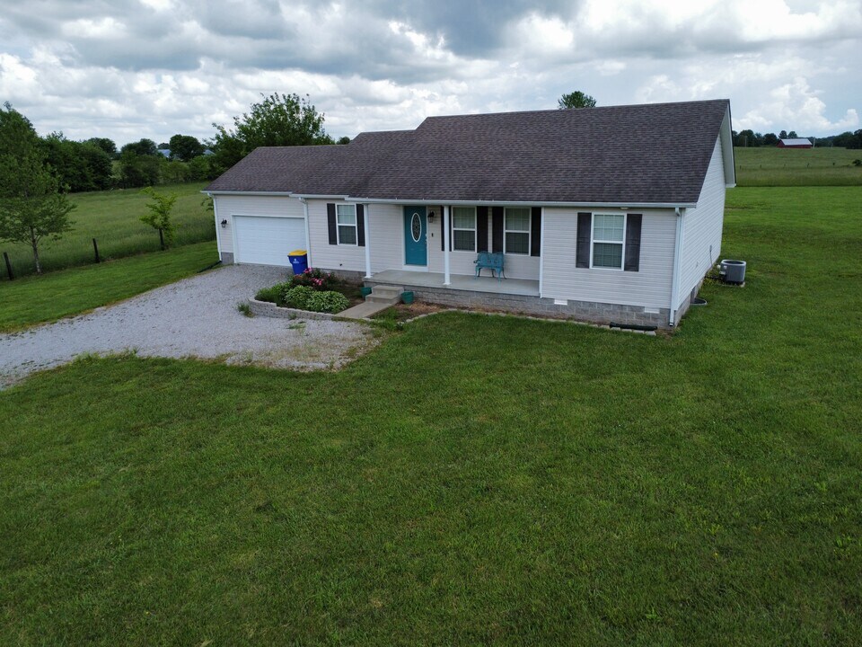 9832 Smiths Grove- Scottsville Rd in Smiths Grove, KY - Building Photo