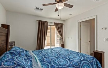 17424 W Rimrock St, Unit Guest Suite in Surprise, AZ - Foto de edificio - Building Photo