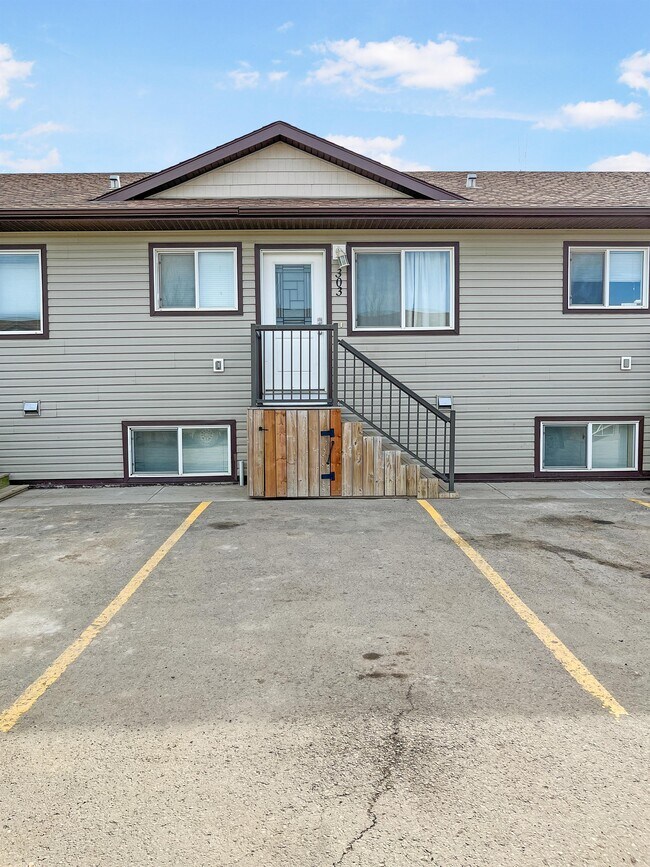 9225-9293 93 Ave in Grande Prairie, AB - Building Photo - Building Photo