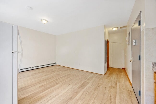 360 West Side Ave in Jersey City, NJ - Building Photo - Building Photo