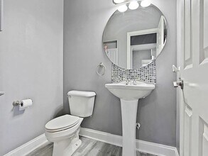 2201 Knollbrook Way in Bloomington, IL - Building Photo - Building Photo