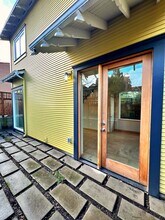 417 SE 19th Ave, Unit 417 in Portland, OR - Foto de edificio - Building Photo