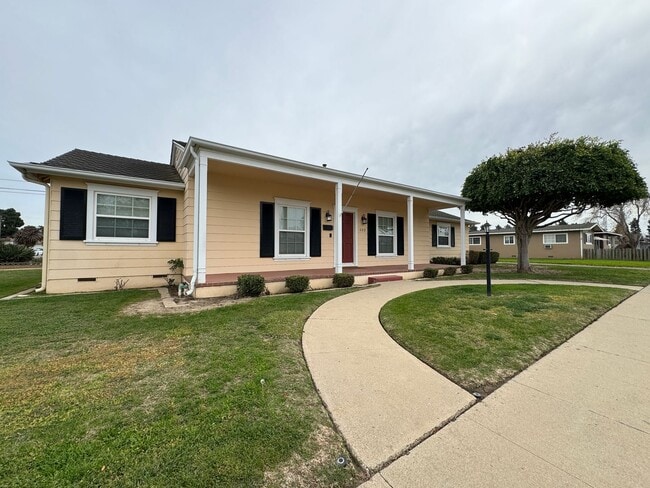 property at 522 S Ranch St