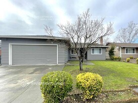 340 Pembroke Dr in Vallejo, CA - Building Photo