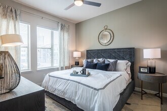 Reserve at Spring Creek in Richardson, TX - Foto de edificio - Building Photo