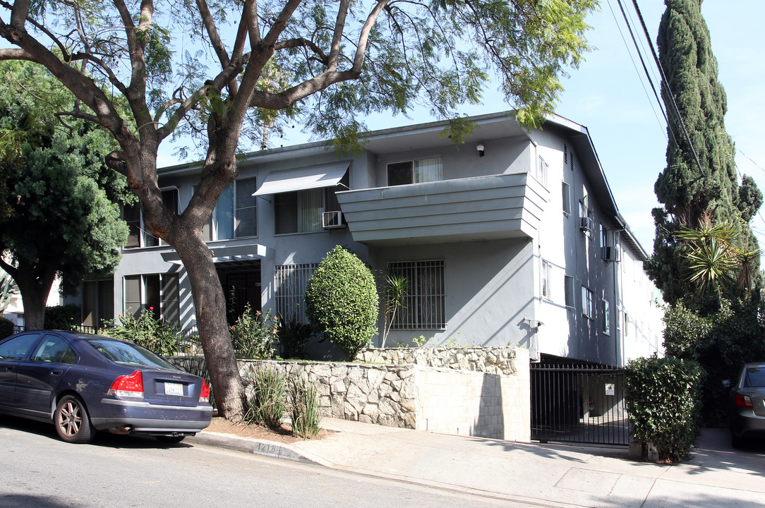 1218 N Laurel Ave in West Hollywood, CA - Building Photo