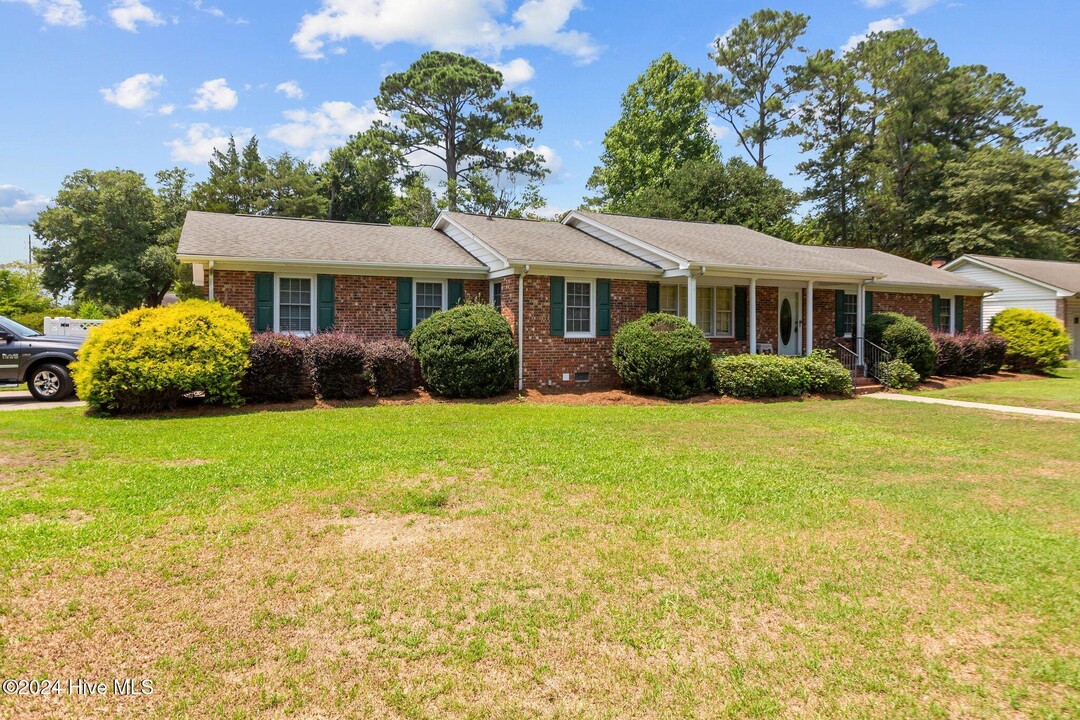 2010 Fairview Way in Greenville, NC - Building Photo