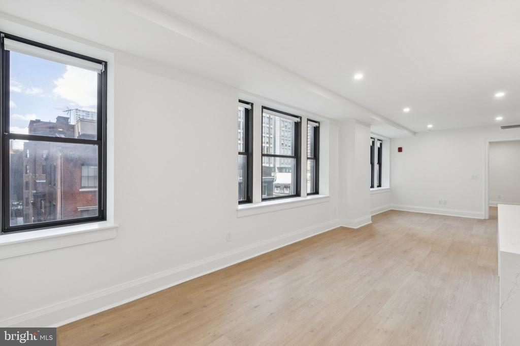 135 S 19th St in Philadelphia, PA - Building Photo