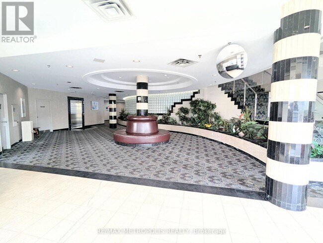 2550 Lawrence Ave E in Toronto, ON - Building Photo - Building Photo