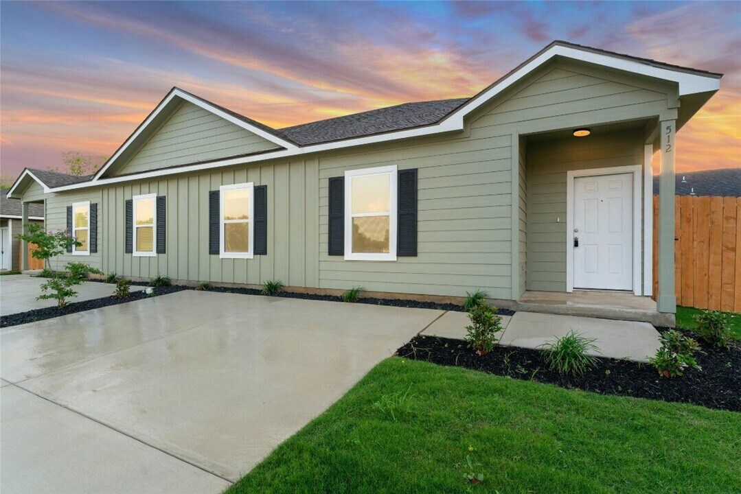 602 Hudson St in Seguin, TX - Building Photo