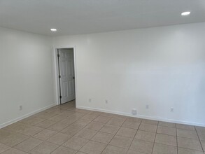 1253 White Pine Dr in Wellington, FL - Building Photo - Building Photo
