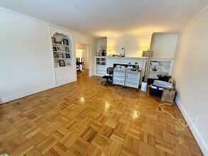 312 Washington St, Unit 4-4 in Wellesley, MA - Foto de edificio - Building Photo