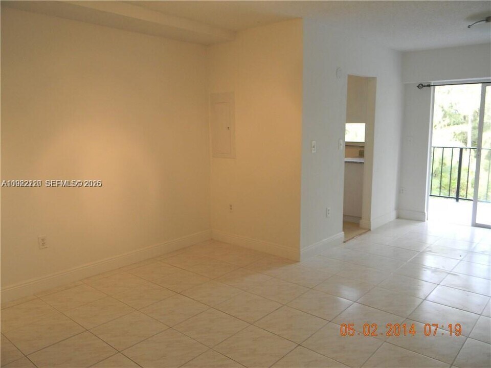 16508 NE 26th Ave in North Miami Beach, FL - Building Photo