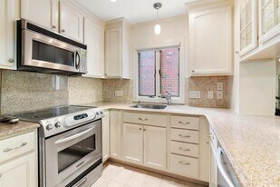 241 Perkins St in Boston, MA - Building Photo