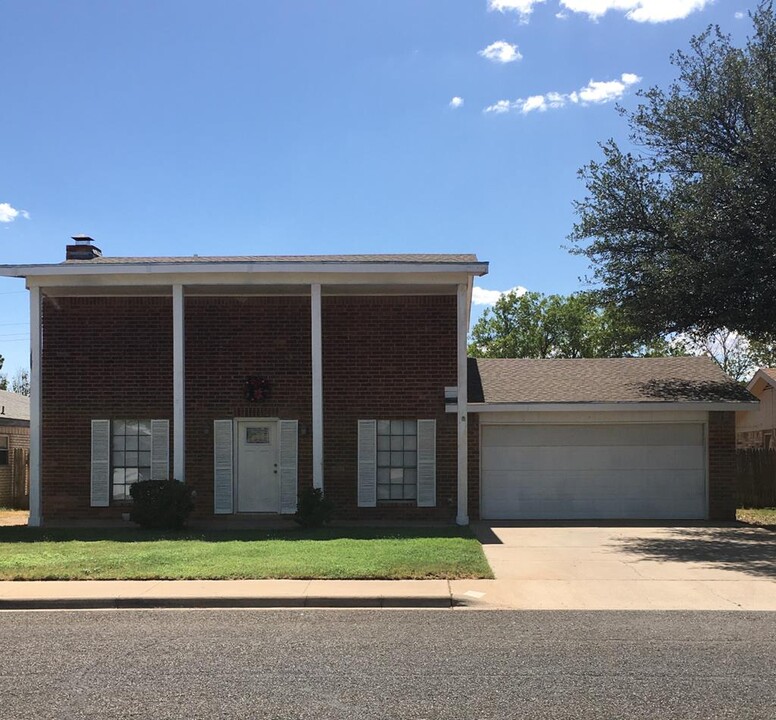 2505 Fontana St in Odessa, TX - Foto de edificio