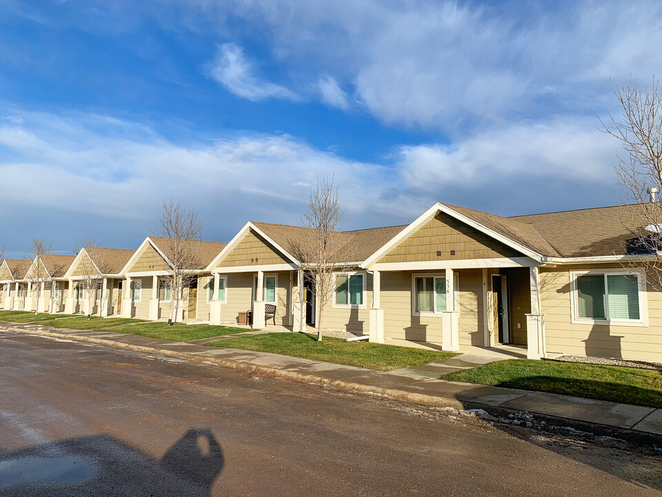 Strata Estates of Watford City in Watford City, ND - Foto de edificio