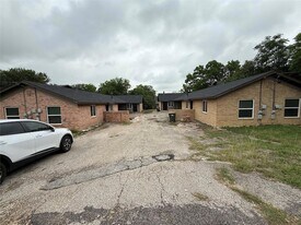 1118 Hazelton St, Unit 20 in San Marcos, TX - Building Photo