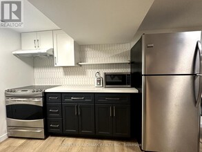 7 Silver Spruce Dr in Toronto, ON - Building Photo - Building Photo