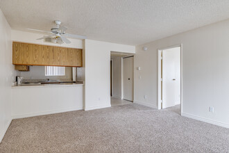 Monte Vista Apartments in Glendale, AZ - Building Photo - Interior Photo