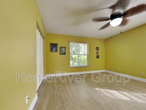 864 Gulf Pavillion Dr in Naples, FL - Building Photo - Building Photo