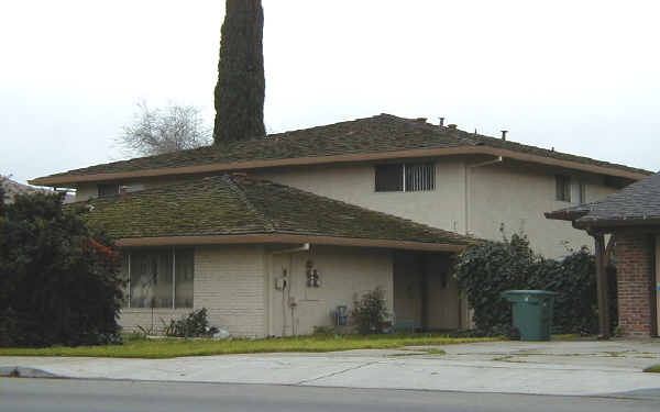 14 Chestnut St in Brentwood, CA - Building Photo - Building Photo