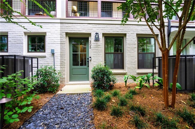 305 Dilbeck Cir in Atlanta, GA - Building Photo - Building Photo