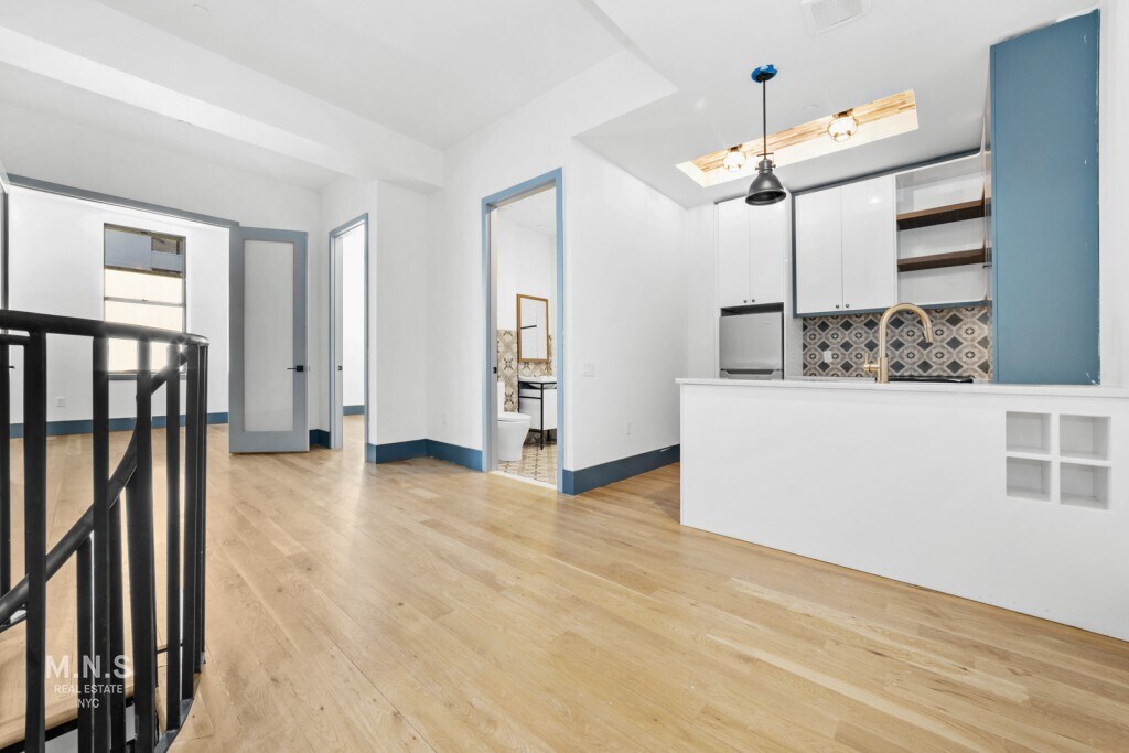 23 Menahan St in Brooklyn, NY - Building Photo