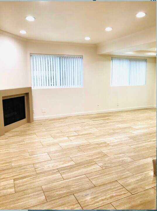 13012 Riverside Dr in Los Angeles, CA - Building Photo