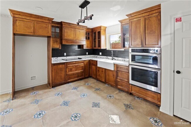 9 Karen Dr in Alton, TX - Building Photo - Building Photo