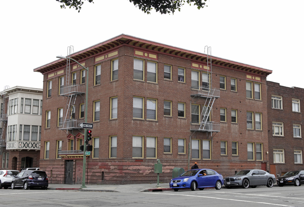 85 10th St in Oakland, CA - Building Photo